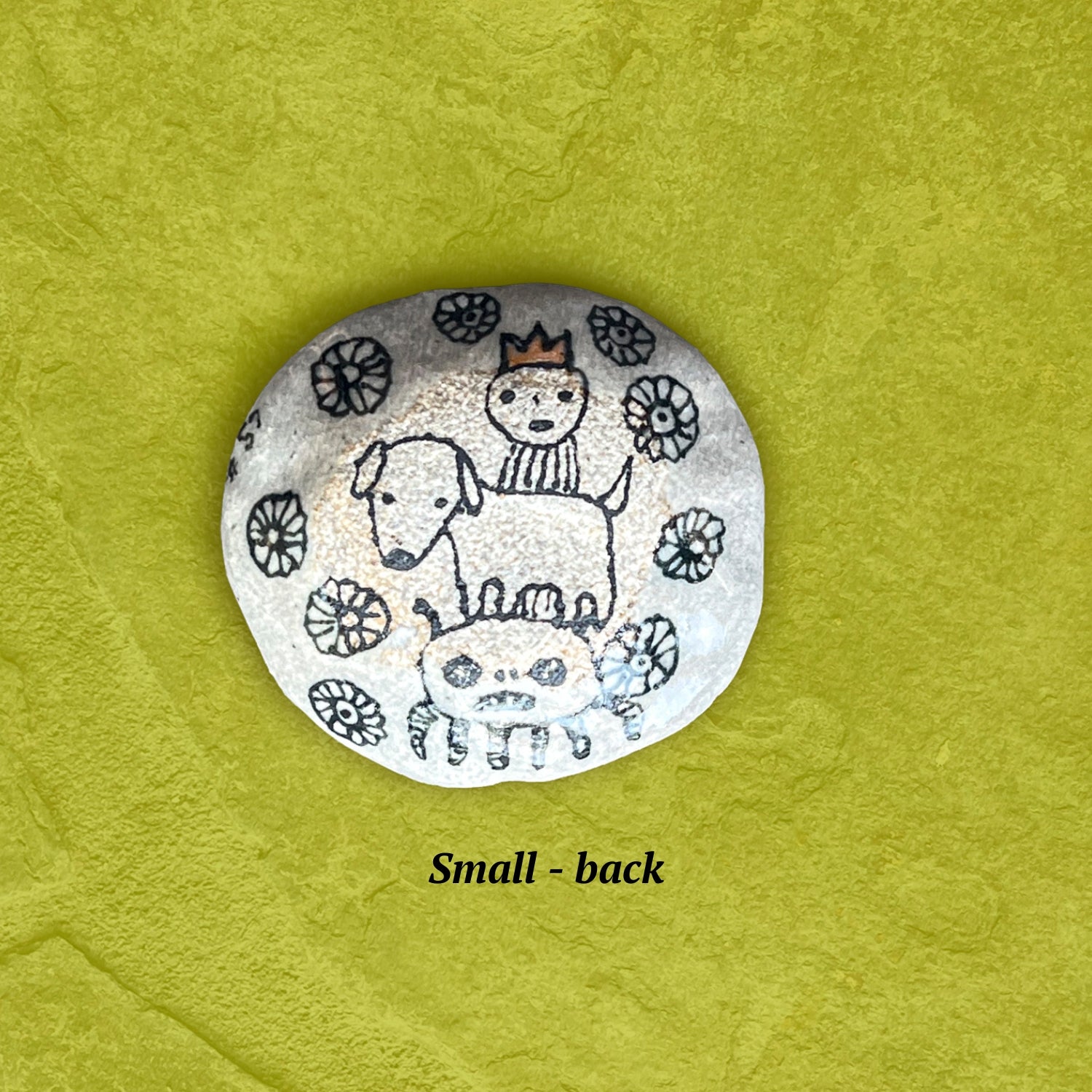 Bottom of the bowl shows the design of a child with sheep. The child wears an orange crown.