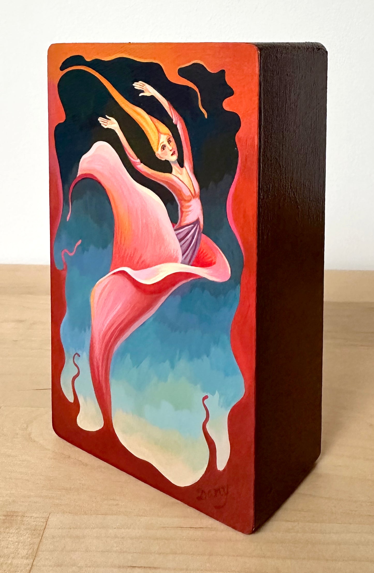 This is a side image to show that the edges and sides of the piece are painted and varnished.