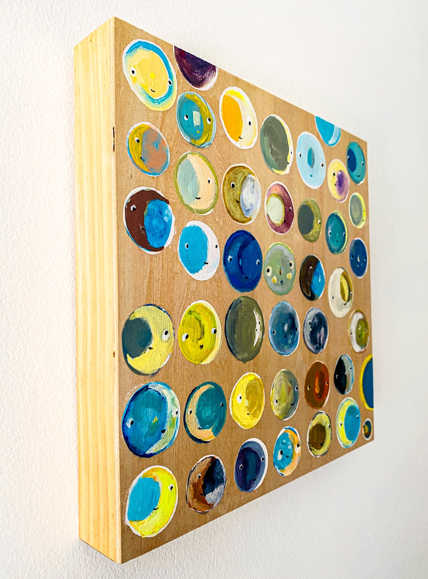 This image shows the painting from the side demonstrating the dimension of the cradle board.