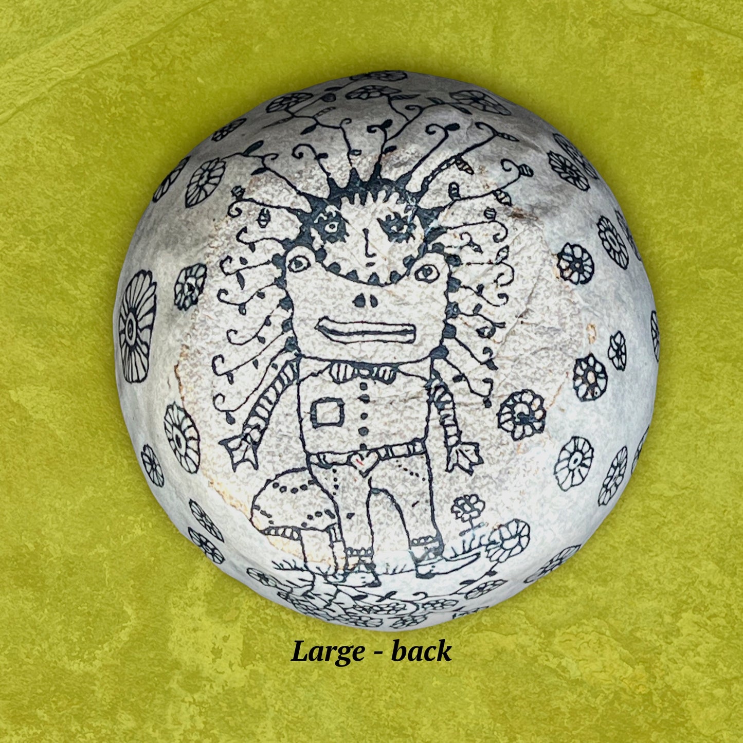 Decorative design on the back of the bowl with black engraved design.
