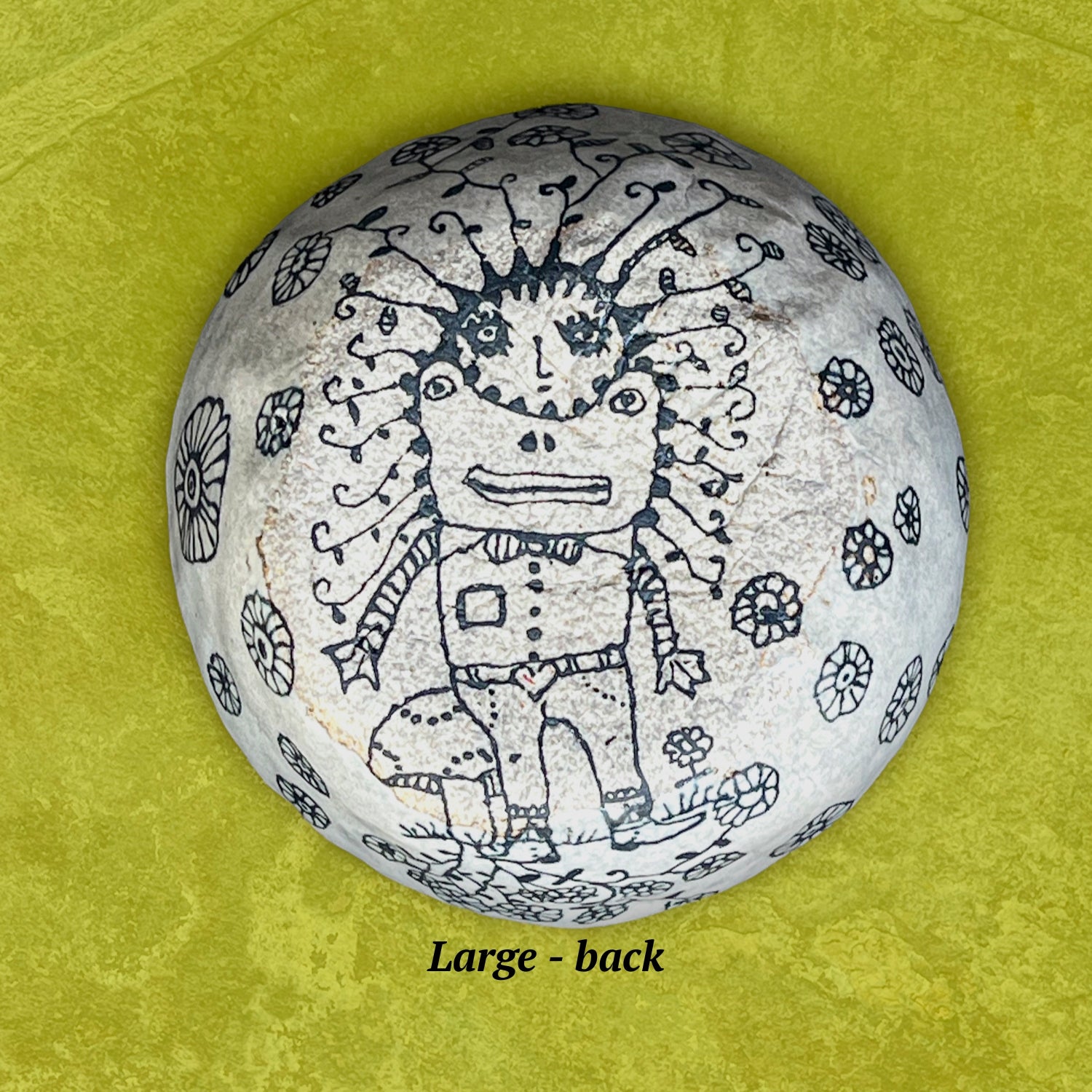 Decorative design on the back of the bowl with black engraved design.
