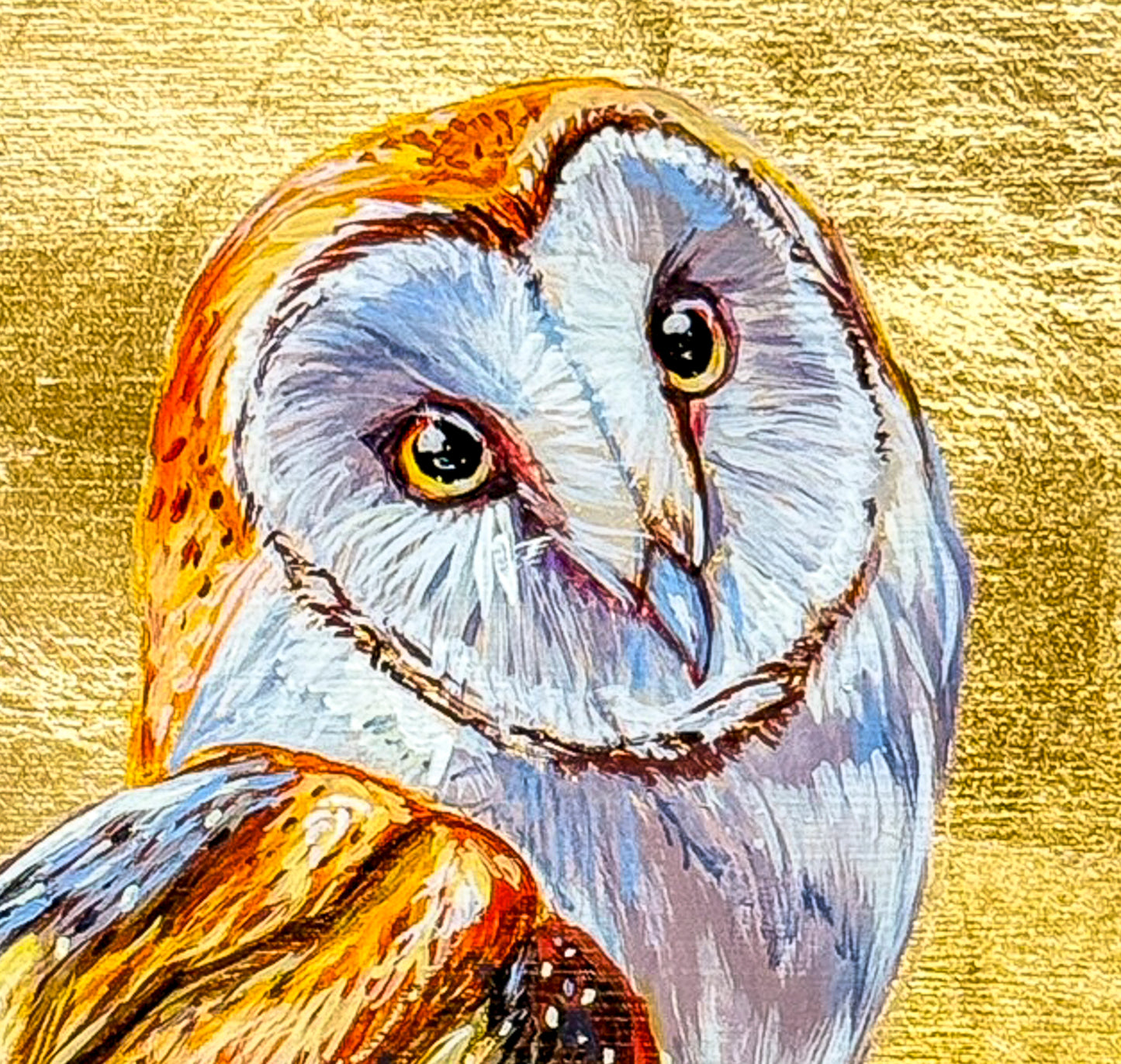 A zoomed in look at the owl's head shows the detail of the feathering on this magnificent bird. Amber eyes and the gold leaf background shine out from the painting. 